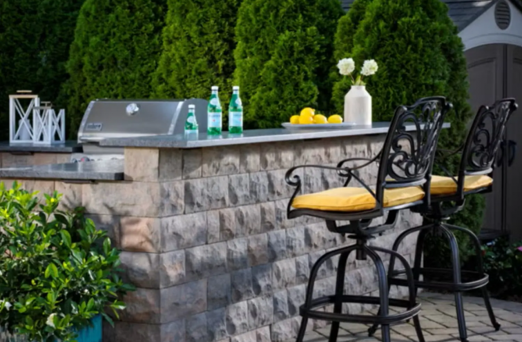 Hardscape for poolside bar